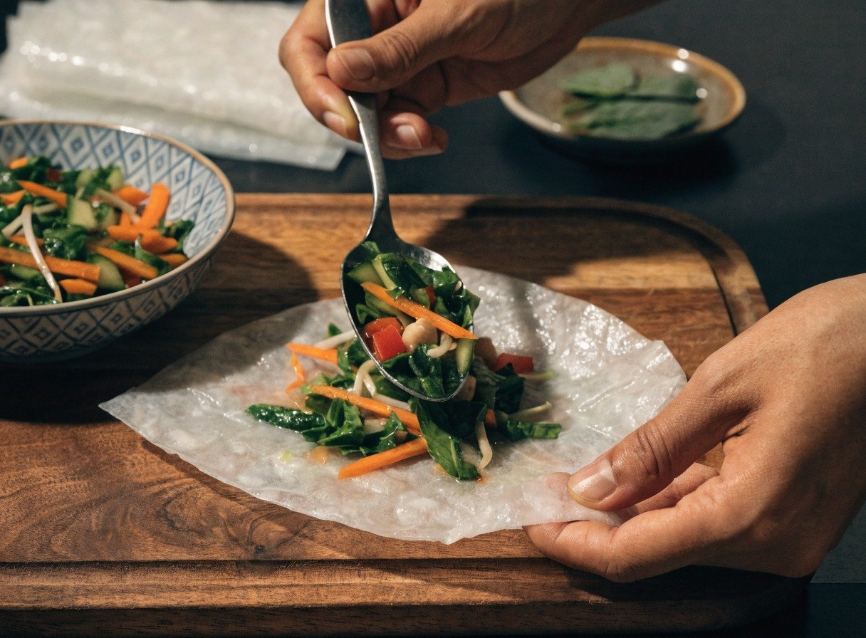 What is the best filling for rice paper dumplings? plating and garnish - Detailed step-by-step visual of raw filling being spooned onto hydrated rice paper before folding.